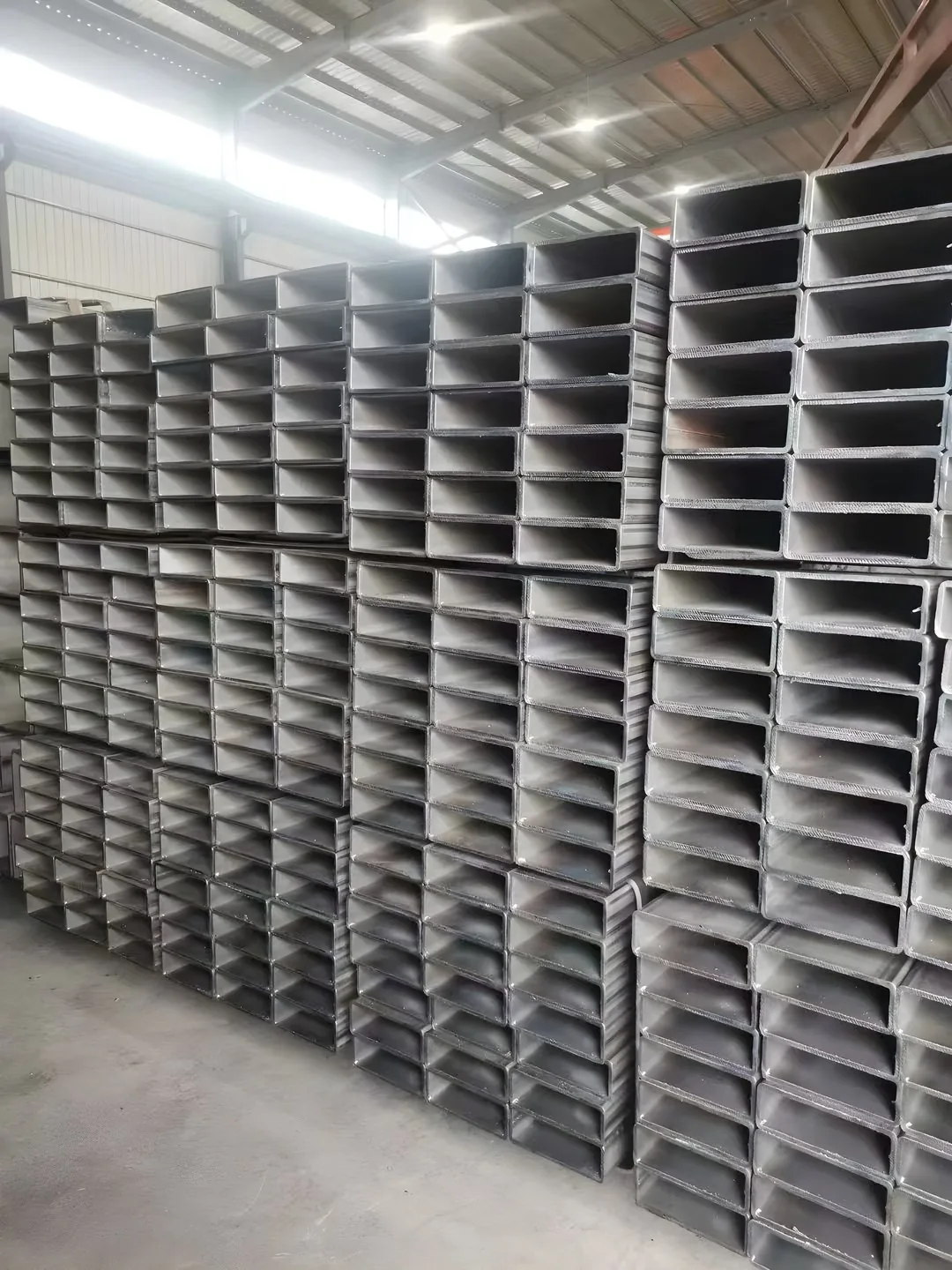 Large-section tube stock yard