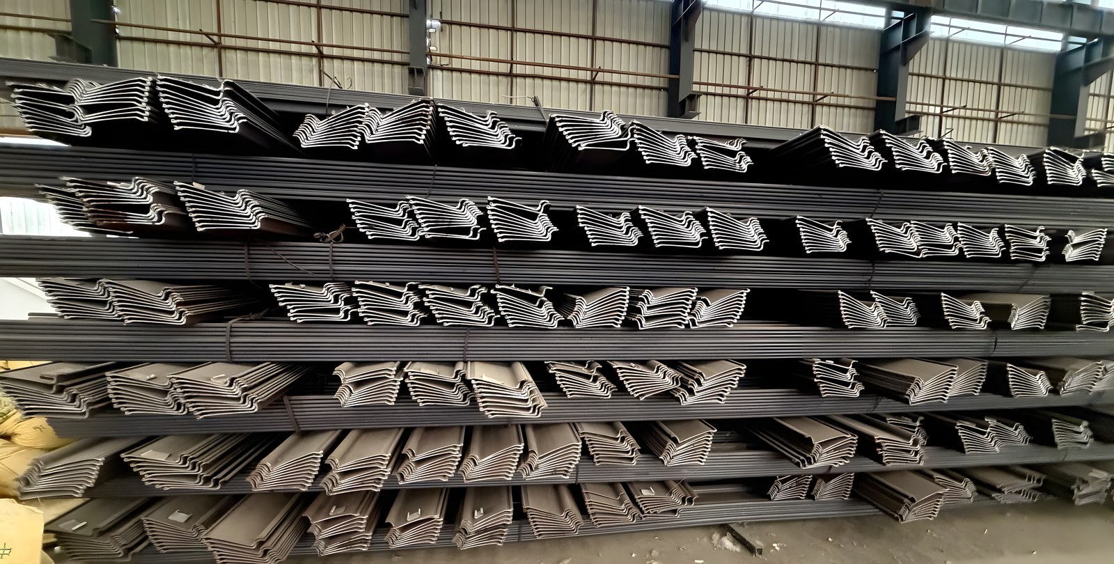 Rim section steel profile, cut ends